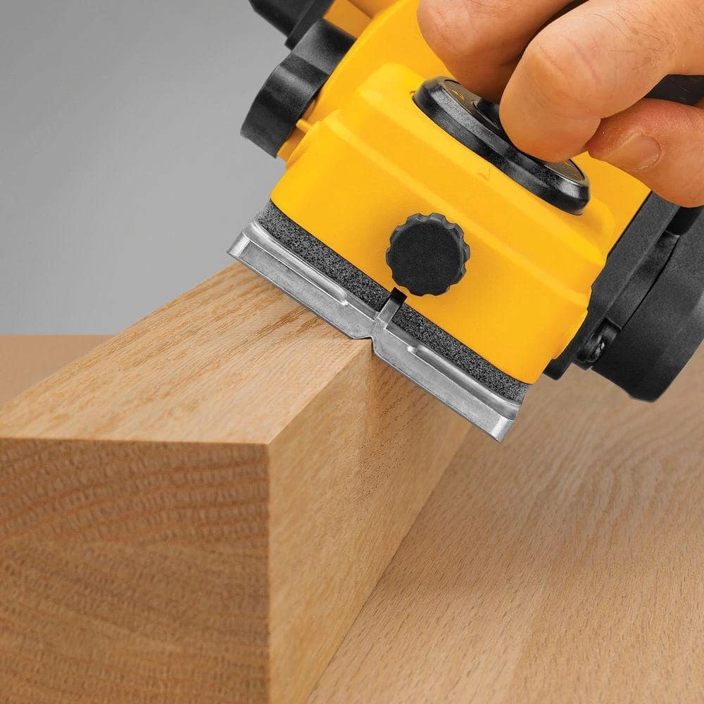 DEWALT 5.5 Amp Corded 3-1/4 in. Portable Hand Planer 6 DEWALT 5.5 Amp Corded 3-1/4 in. Portable Hand Planer - Image 6
